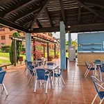Beautiful 2-Bedroom Frontline Beach Apartment