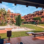 Beautiful 2-Bedroom Frontline Beach Apartment
