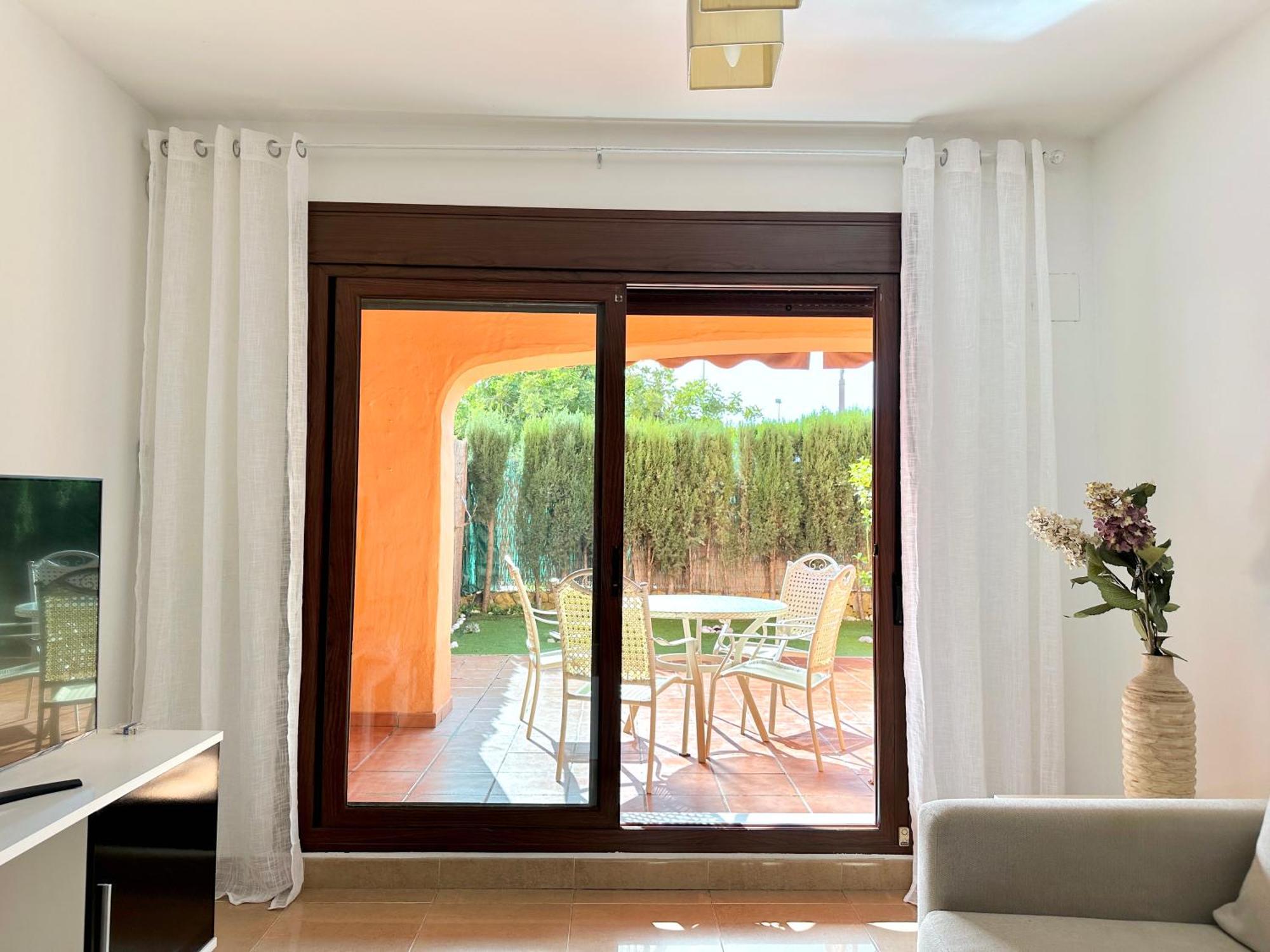 Beautiful 2-bedroom Frontline Apartamento *